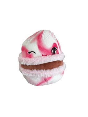 Squishmallows Myster Squad strawberry Scented Macaron